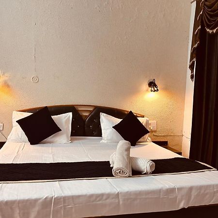 The For You Hotel & Restaurant Ришикеш Экстерьер фото