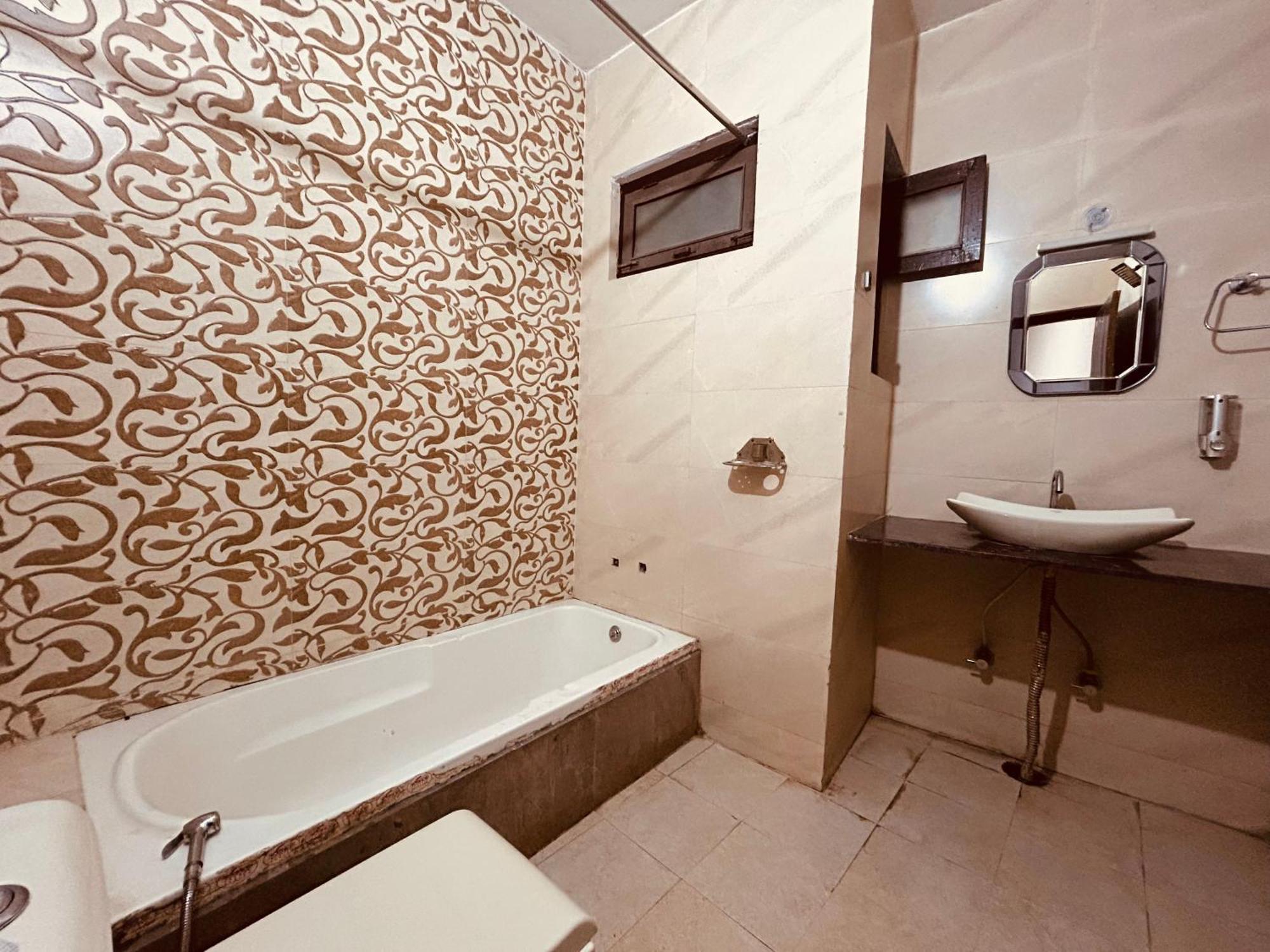 The For You Hotel & Restaurant Ришикеш Экстерьер фото