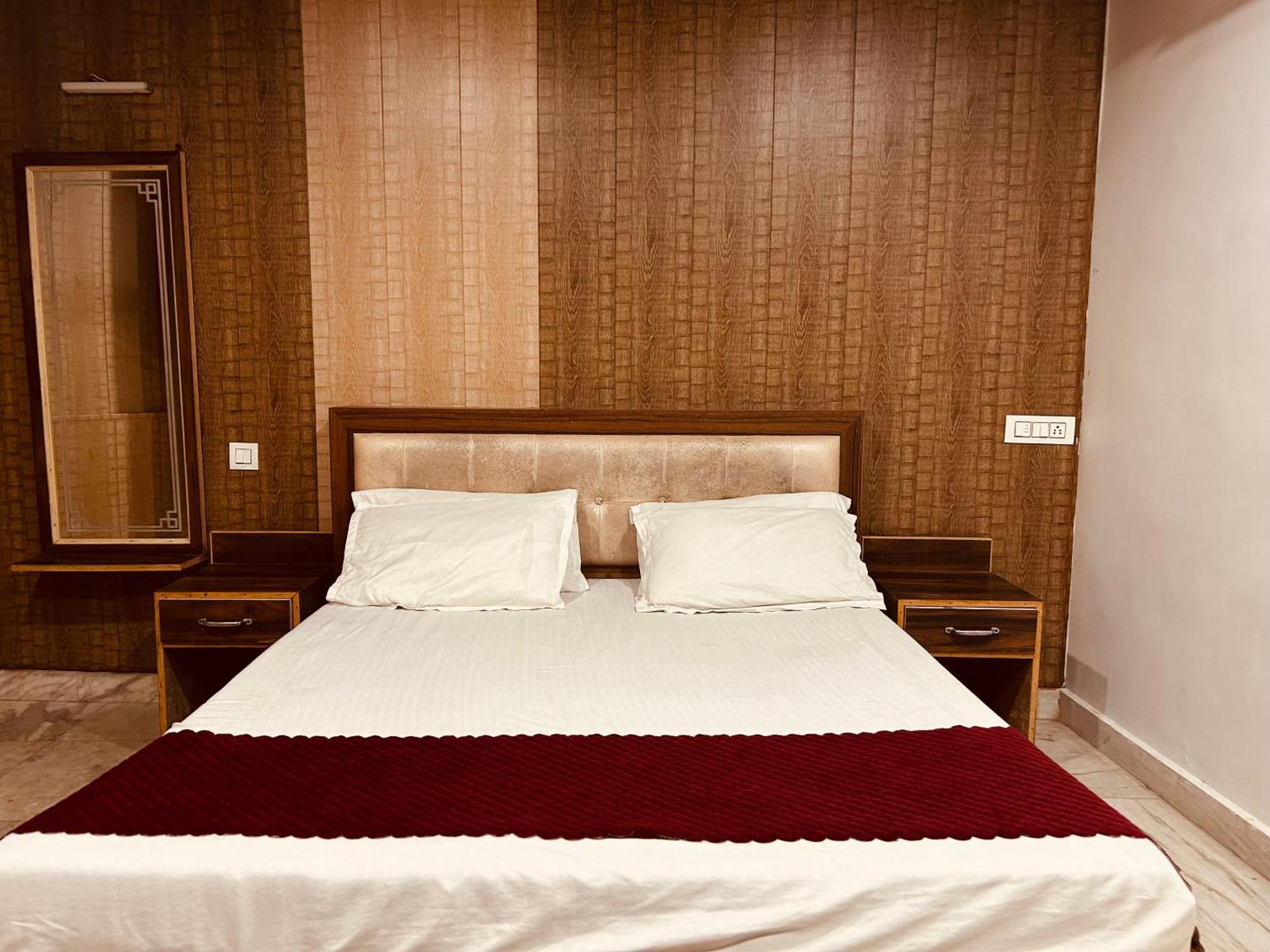 The For You Hotel & Restaurant Ришикеш Экстерьер фото