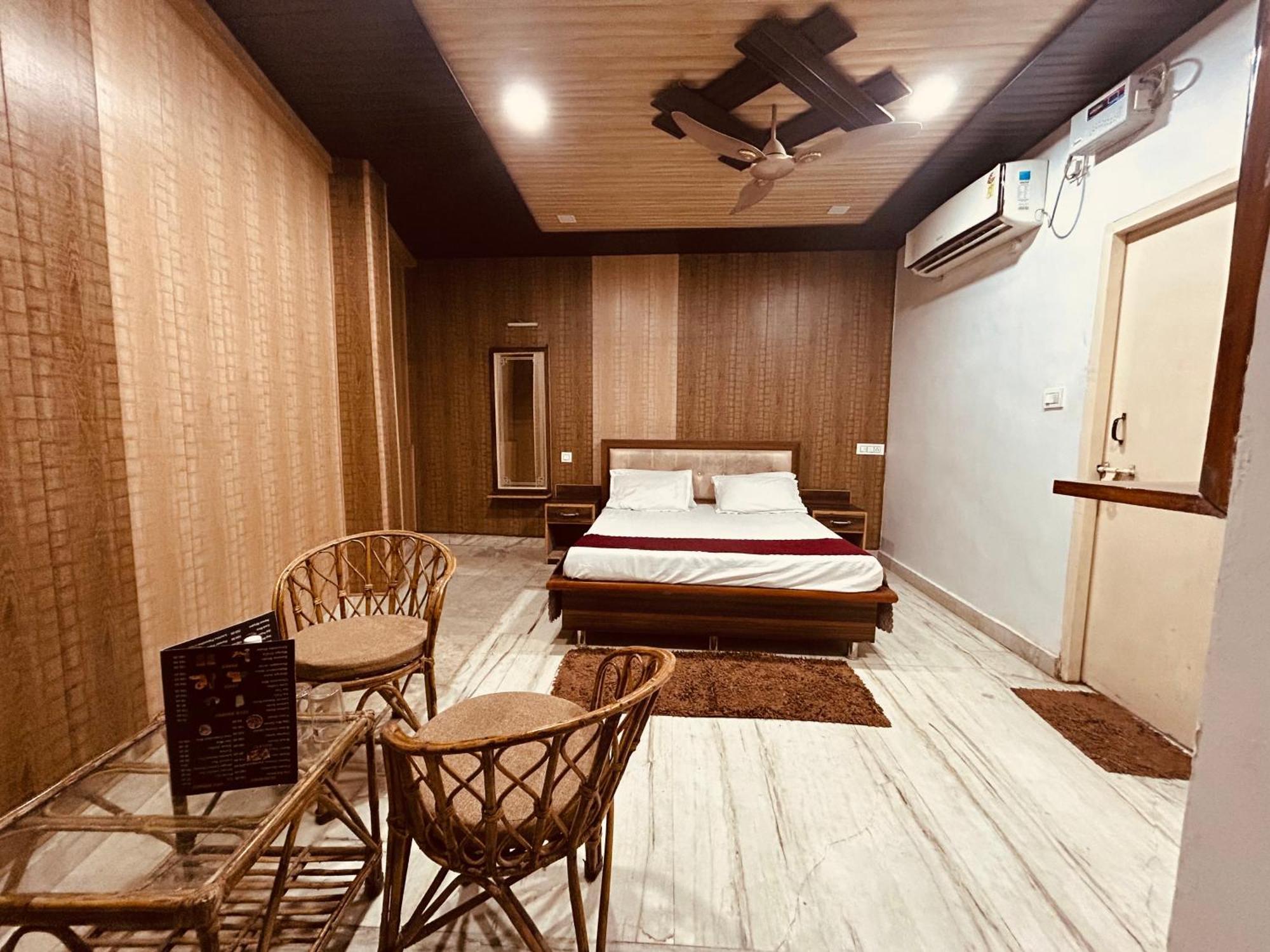 The For You Hotel & Restaurant Ришикеш Экстерьер фото