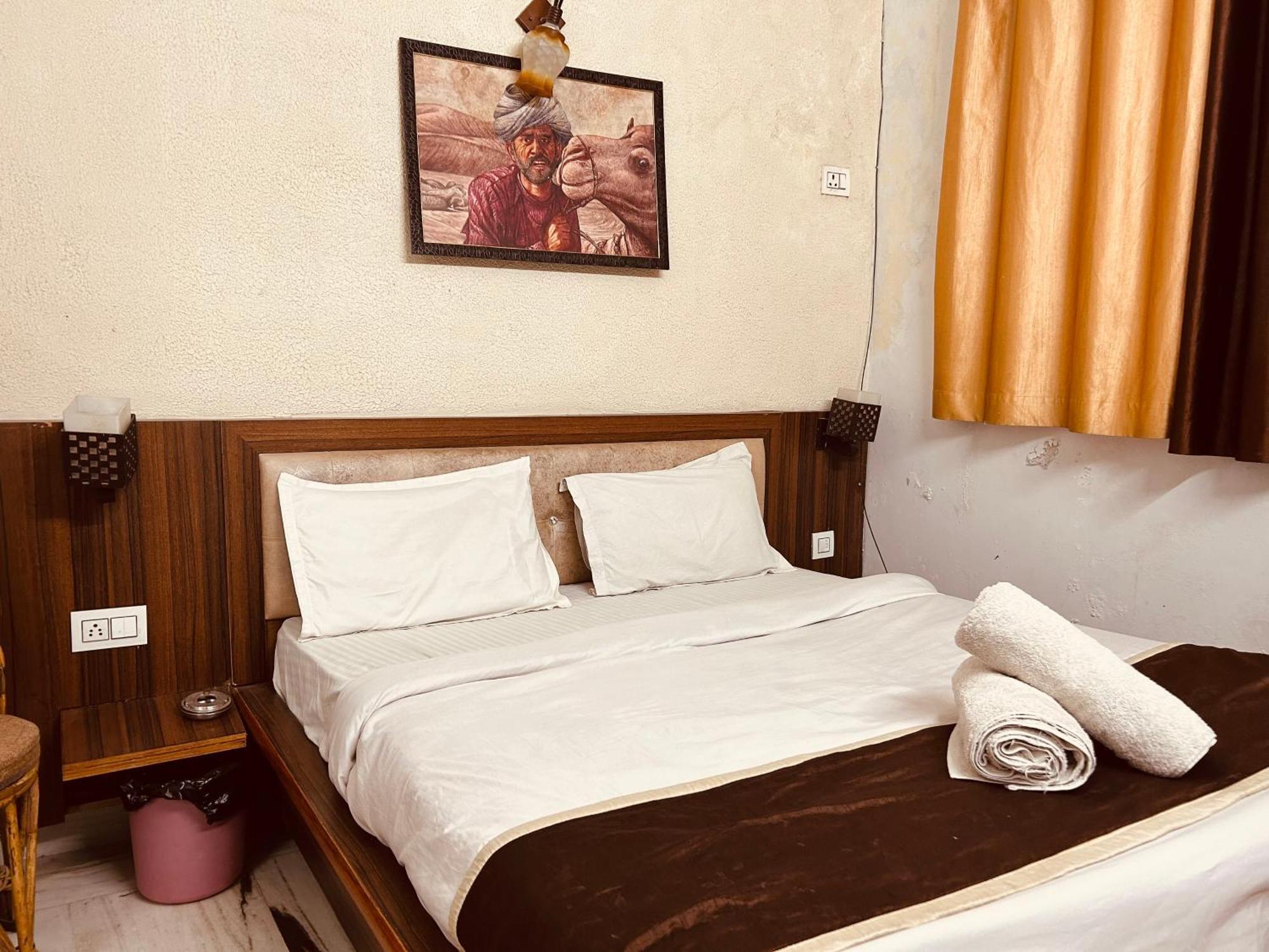 The For You Hotel & Restaurant Ришикеш Экстерьер фото