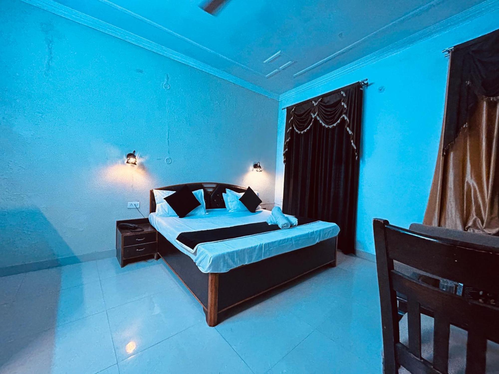 The For You Hotel & Restaurant Ришикеш Экстерьер фото