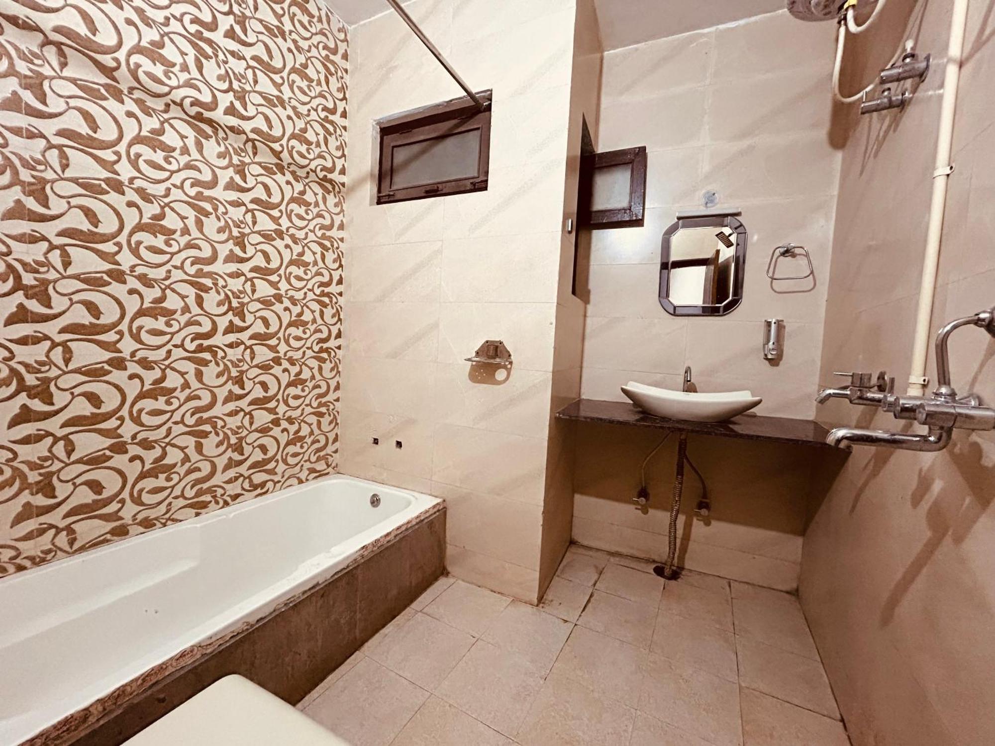 The For You Hotel & Restaurant Ришикеш Экстерьер фото