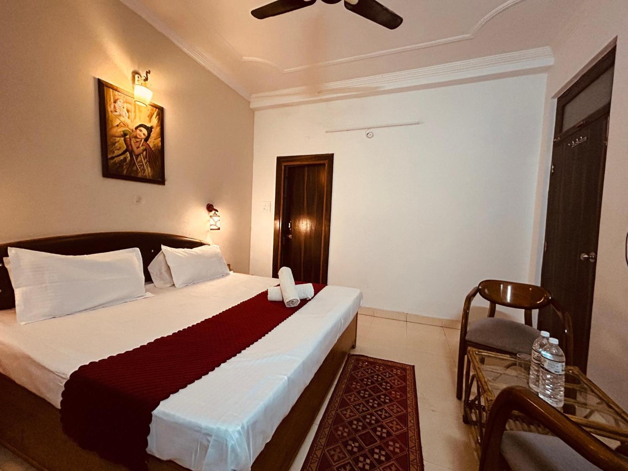 The For You Hotel & Restaurant Ришикеш Экстерьер фото